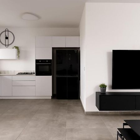 Stunning And Spacious In Kiryat Ata Qiryat Ata Buitenkant foto
