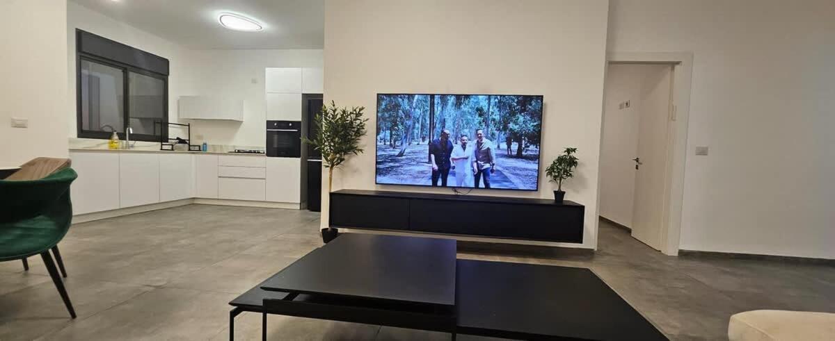 Stunning And Spacious In Kiryat Ata Qiryat Ata Buitenkant foto